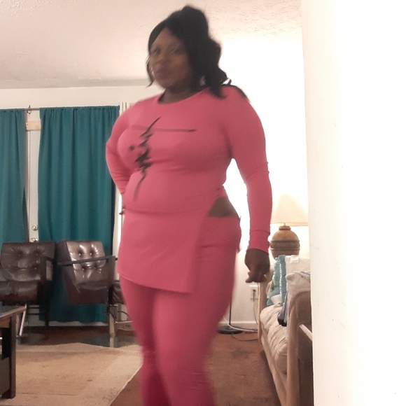 Two piece set - Picture 2 of 2